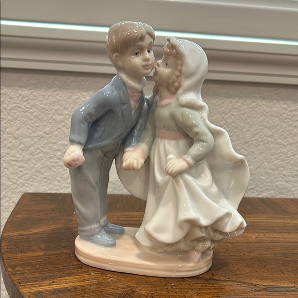 Porcelain Figurine - Boy and Girl - Picture 1 of 6